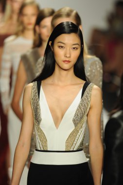 model j. pist yürür mendel gösterisi