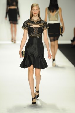 model j. pist yürür mendel gösterisi