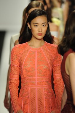 model j. pist yürür mendel gösterisi