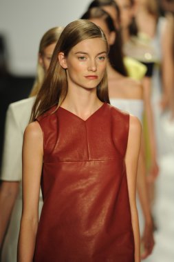 model j. pist yürür mendel gösterisi