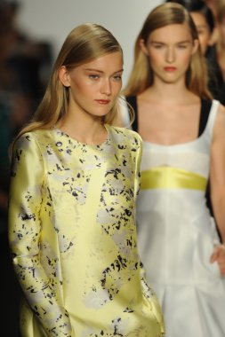 model j. pist yürür mendel gösterisi