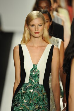 model j. pist yürür mendel gösterisi