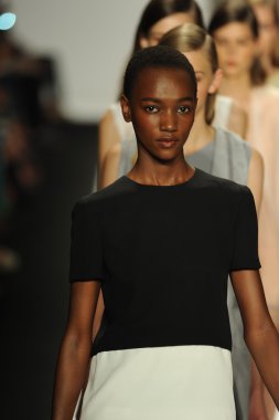 model j. pist yürür mendel gösterisi