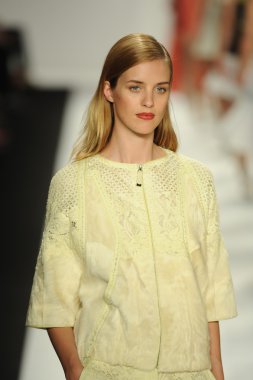 model j. pist yürür mendel gösterisi