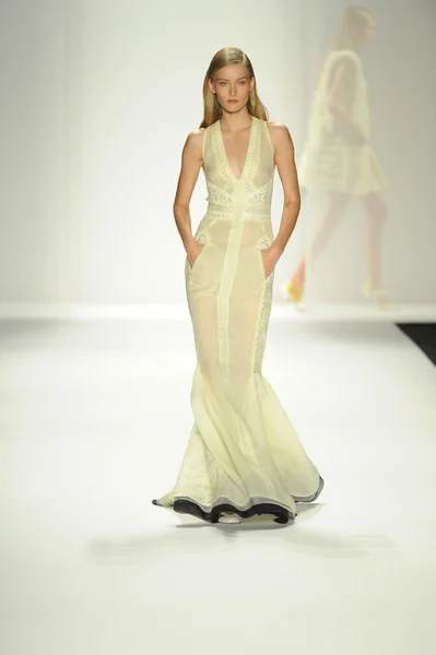 Model walks runway at J. Mendel show — Stock Photo, Image