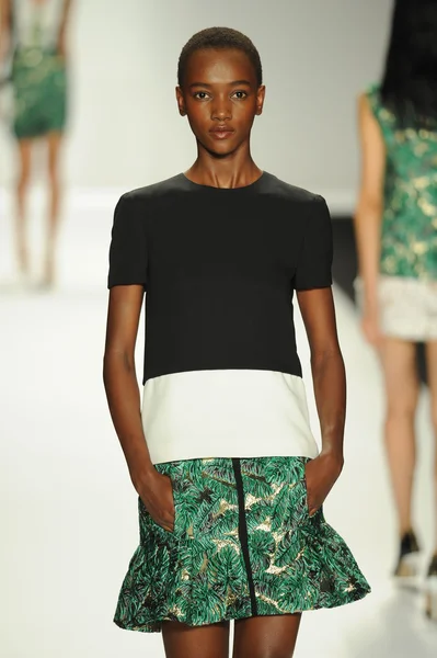 model j. pist yürür mendel gösterisi