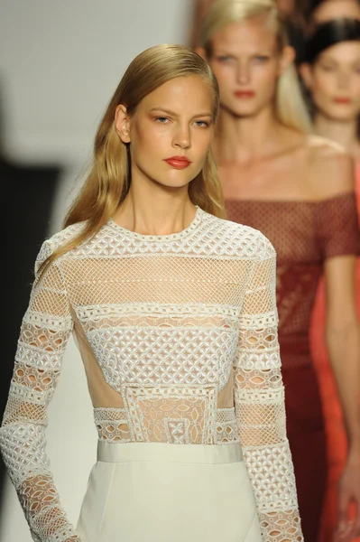 Model walks runway at J. Mendel show — Stock Photo, Image