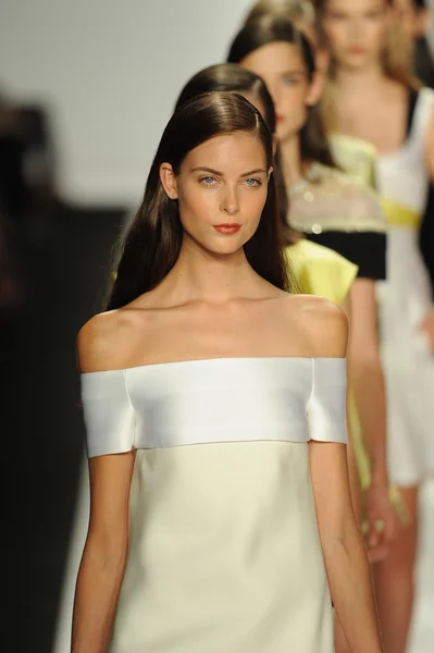 Model walks runway at J. Mendel show — Stock Photo, Image