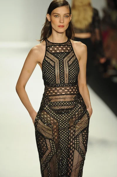 model j. pist yürür mendel gösterisi