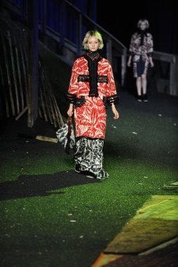 model, marc jacobs moda gösterisi