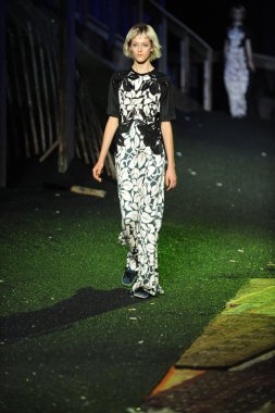 model, marc jacobs moda gösterisi