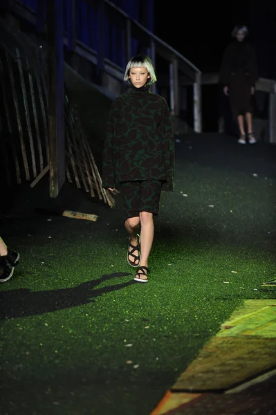 Model at Marc Jacobs fashion show — Stock Photo, Image