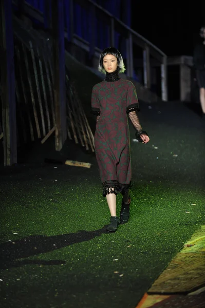 Model at Marc Jacobs fashion show — Stock Photo, Image