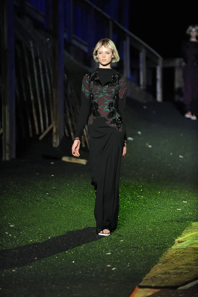 Model at Marc Jacobs fashion show — Stock Photo, Image