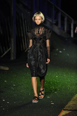 model, marc jacobs moda gösterisi