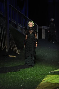 model, marc jacobs moda gösterisi
