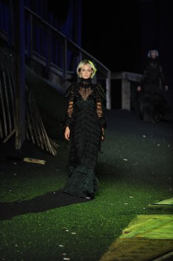 model, marc jacobs moda gösterisi