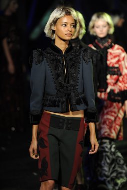 modelleri de marc jacobs moda gösterisi