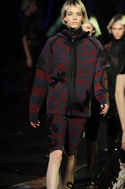 modelleri de marc jacobs moda gösterisi