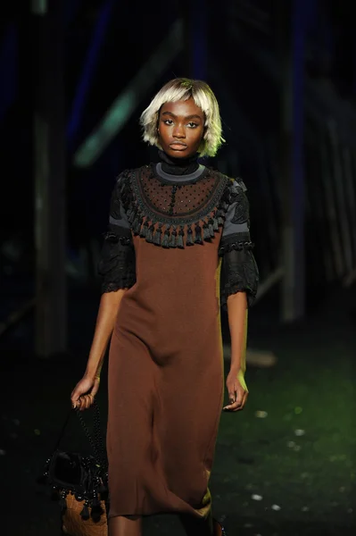 Model at Marc Jacobs fashion show — Stock Photo, Image