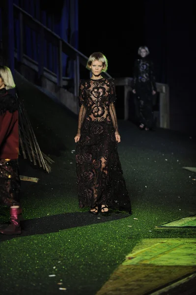 Model at Marc Jacobs fashion show — Stock Photo, Image