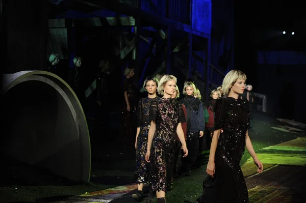 Modelos no desfile de moda Marc Jacobs — Fotografia de Stock