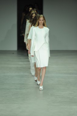 modele w calvin klein kolekcja pokaz mody