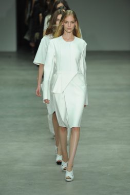 modele w calvin klein kolekcja pokaz mody
