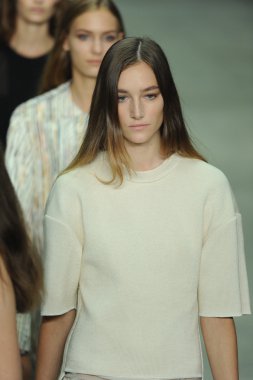 modele w calvin klein kolekcja pokaz mody