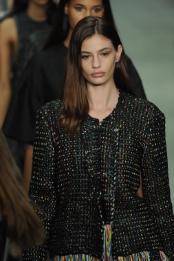 modele w calvin klein kolekcja pokaz mody