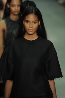modele w calvin klein kolekcja pokaz mody