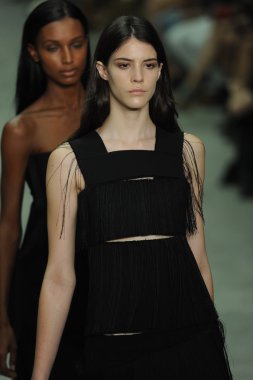 modele w calvin klein kolekcja pokaz mody