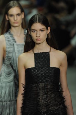 modele w calvin klein kolekcja pokaz mody