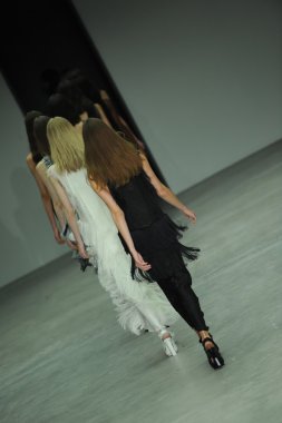 modele w calvin klein kolekcja pokaz mody