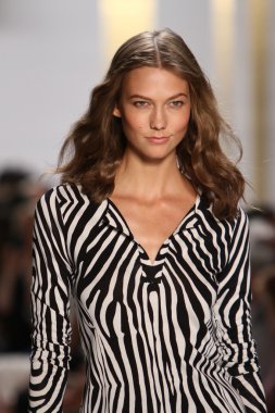 Karlie kloss diane von furstenberg moda, show