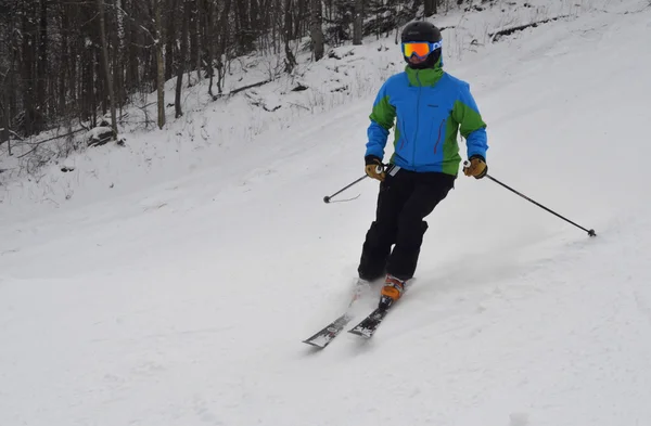 Esquiador, Freeride en pistas arregladas — Foto de Stock