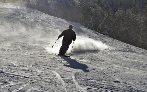 Esquiador, Freeride em encostas preparadas — Fotografia de Stock