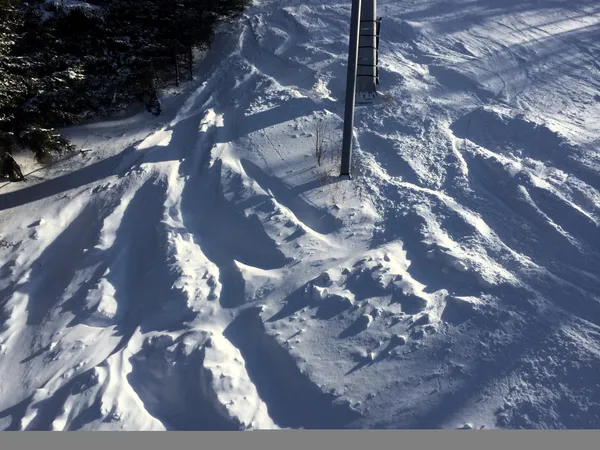 Skipisten im Pulverschnee — Stockfoto