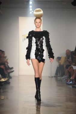 sarışınlar Show'da model yürür