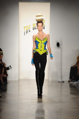 sarışınlar Show'da model yürür