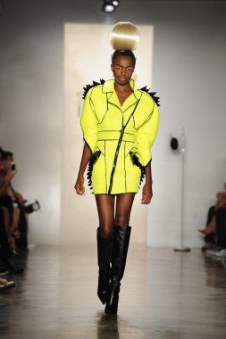 sarışınlar Show'da model yürür