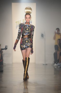 sarışınlar Show'da model yürür