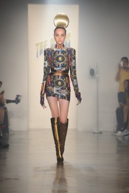sarışınlar Show'da model yürür