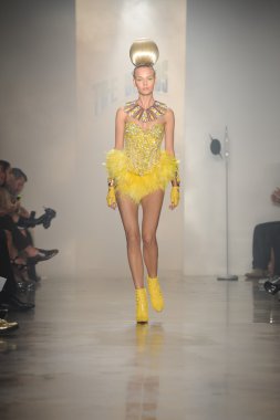 sarışınlar Show'da model yürür