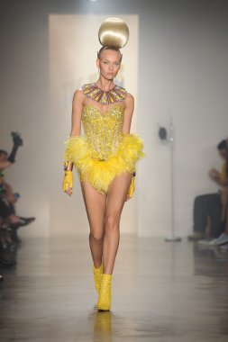 sarışınlar Show'da model yürür