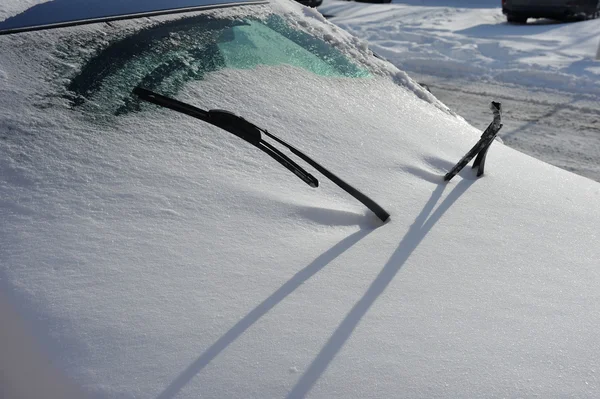 Car under deep snow — Stock Photo, Image