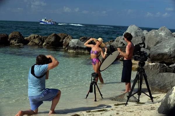 Swimsuit model at location shoot — Stock Photo, Image