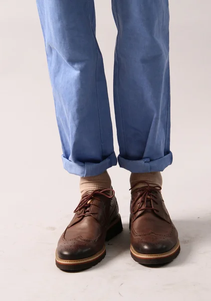 Model showing shoes at Sergio Davila fashion show — Stock Photo, Image