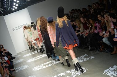 manken wildfox pist yürür