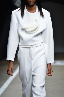 bir model tasarımları melitta baumeister, pist yürür